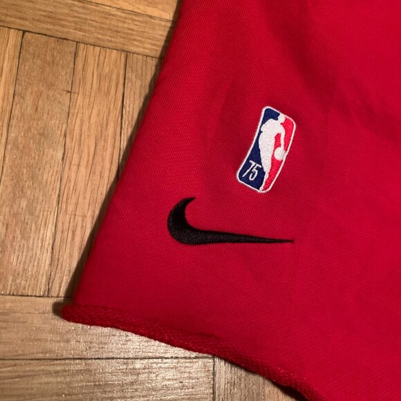 NIKE Toronto Raptors Courtside Fleece Shorts - Picture 4 of 4